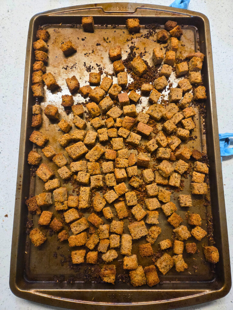 a pan of baked croutons